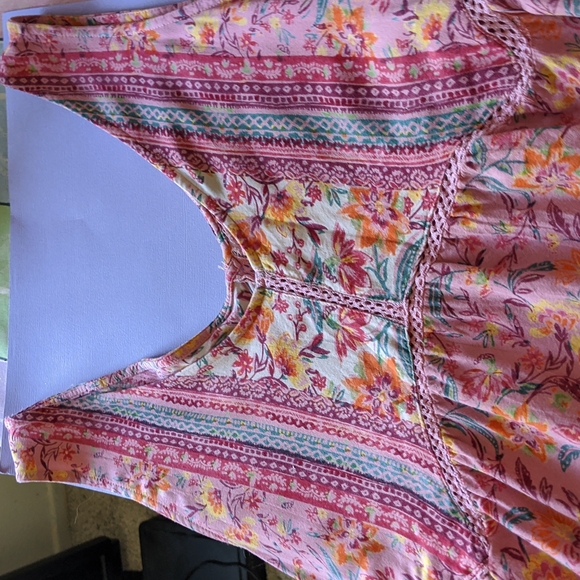 Francesca's, M, Floral sleeveless100% rayon top - Picture 2 of 6